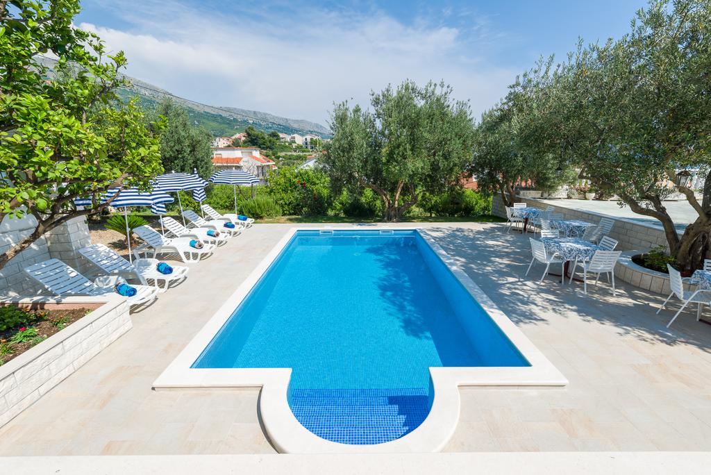 Villa Tomasovic With Pool In Podstrana Exterior foto